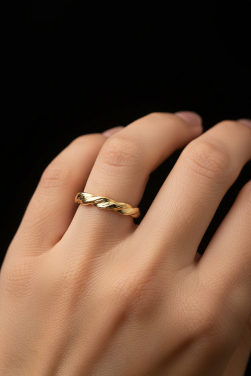 10k Gold Band Twisted