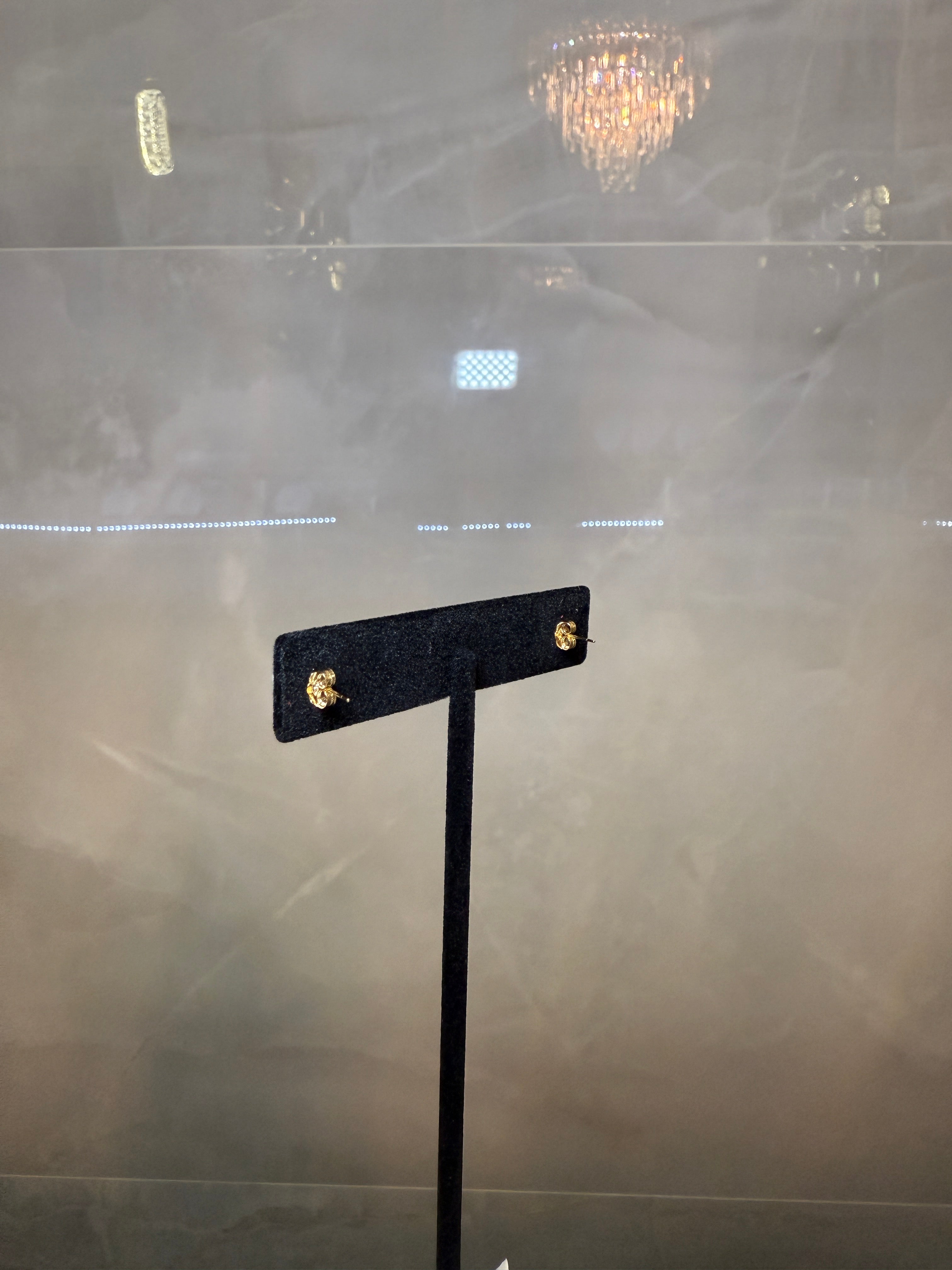 AAA freshwater round pearl stud, 18k gold with 18k back