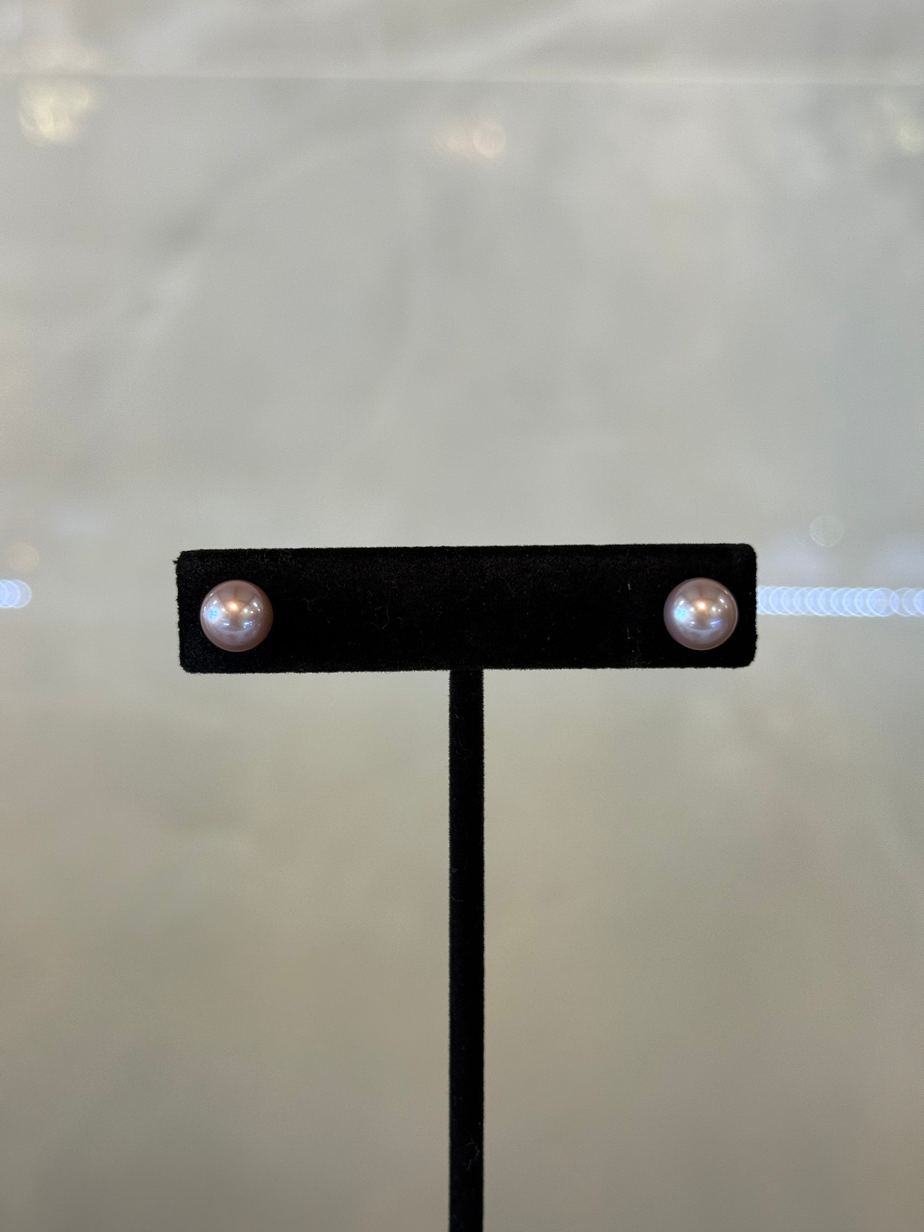 AAA freshwater round pearl stud, 18k gold 8mm, with 18k back