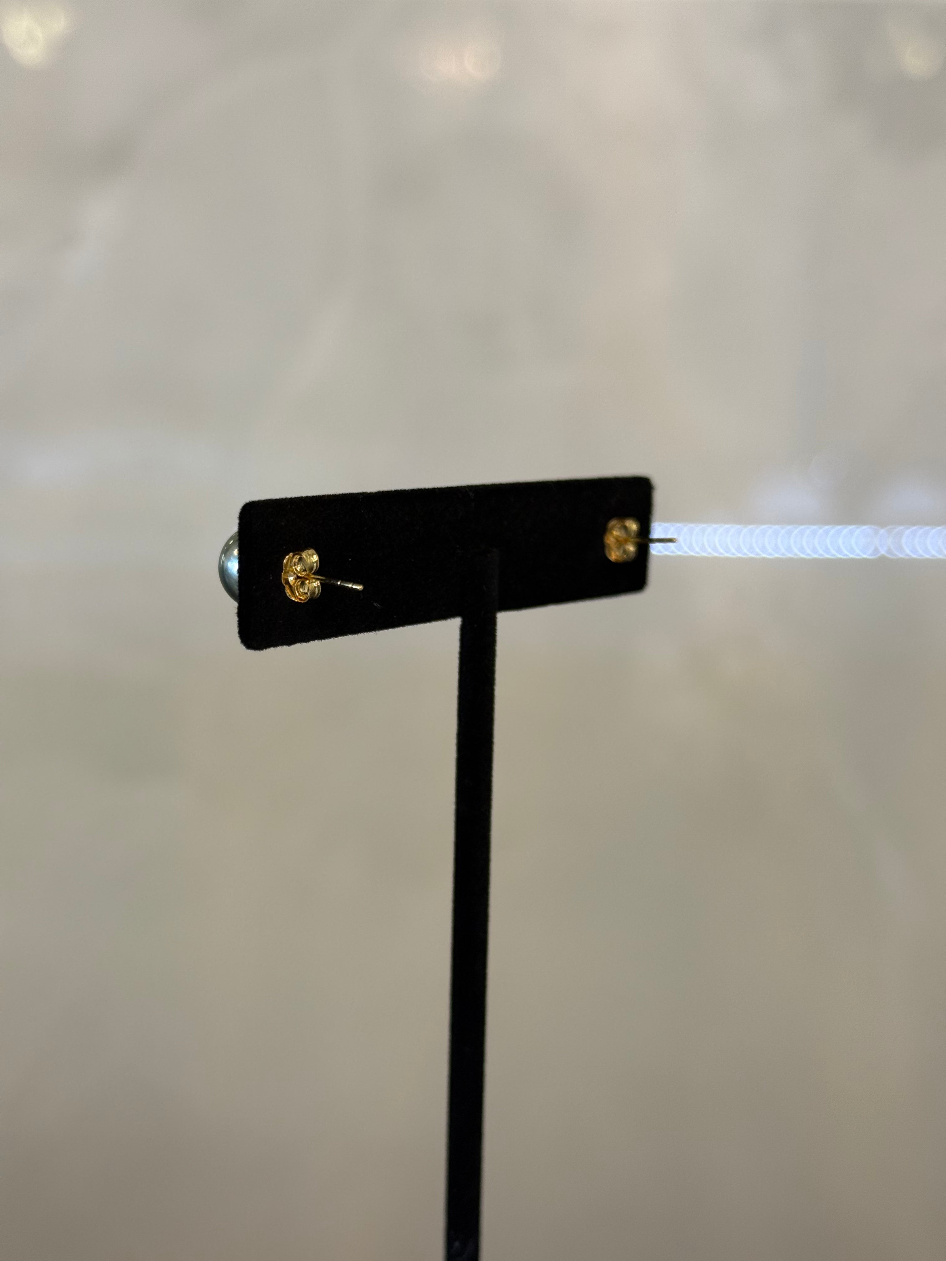 18K gold Sea Tahiti pearls AAA earring with 18K back