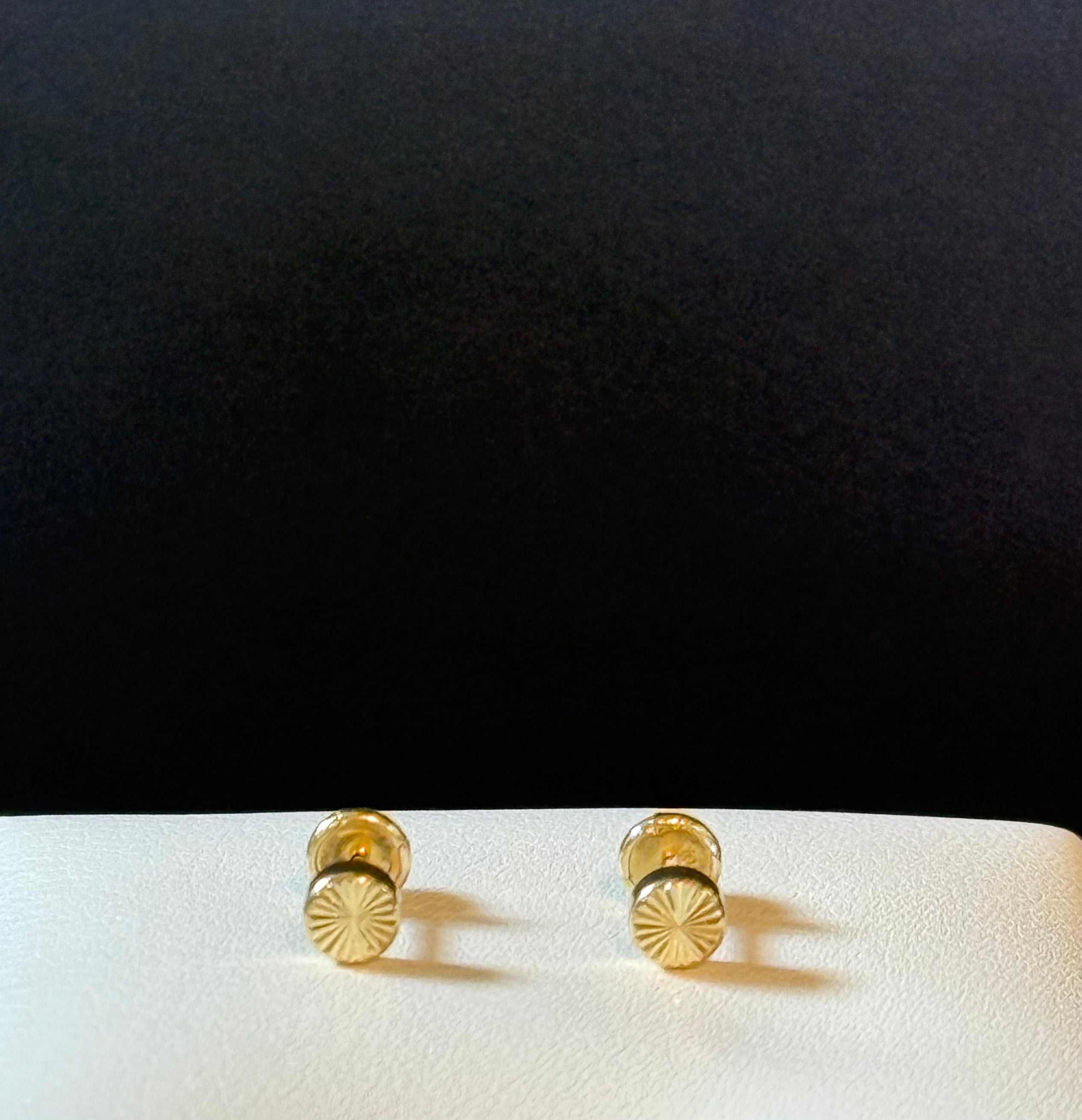 10K Circle line earrings