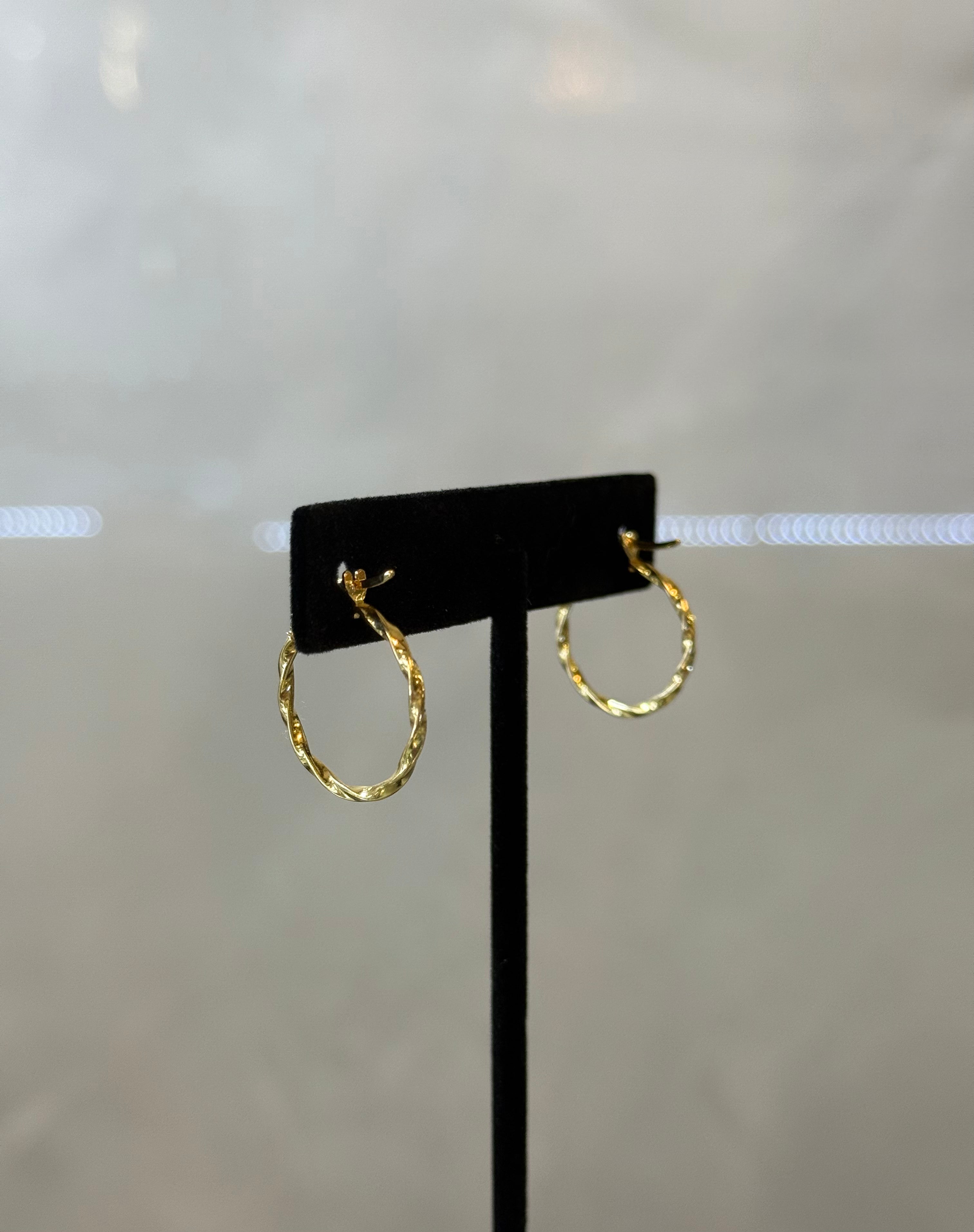 18K Hoop Earring Twisted
