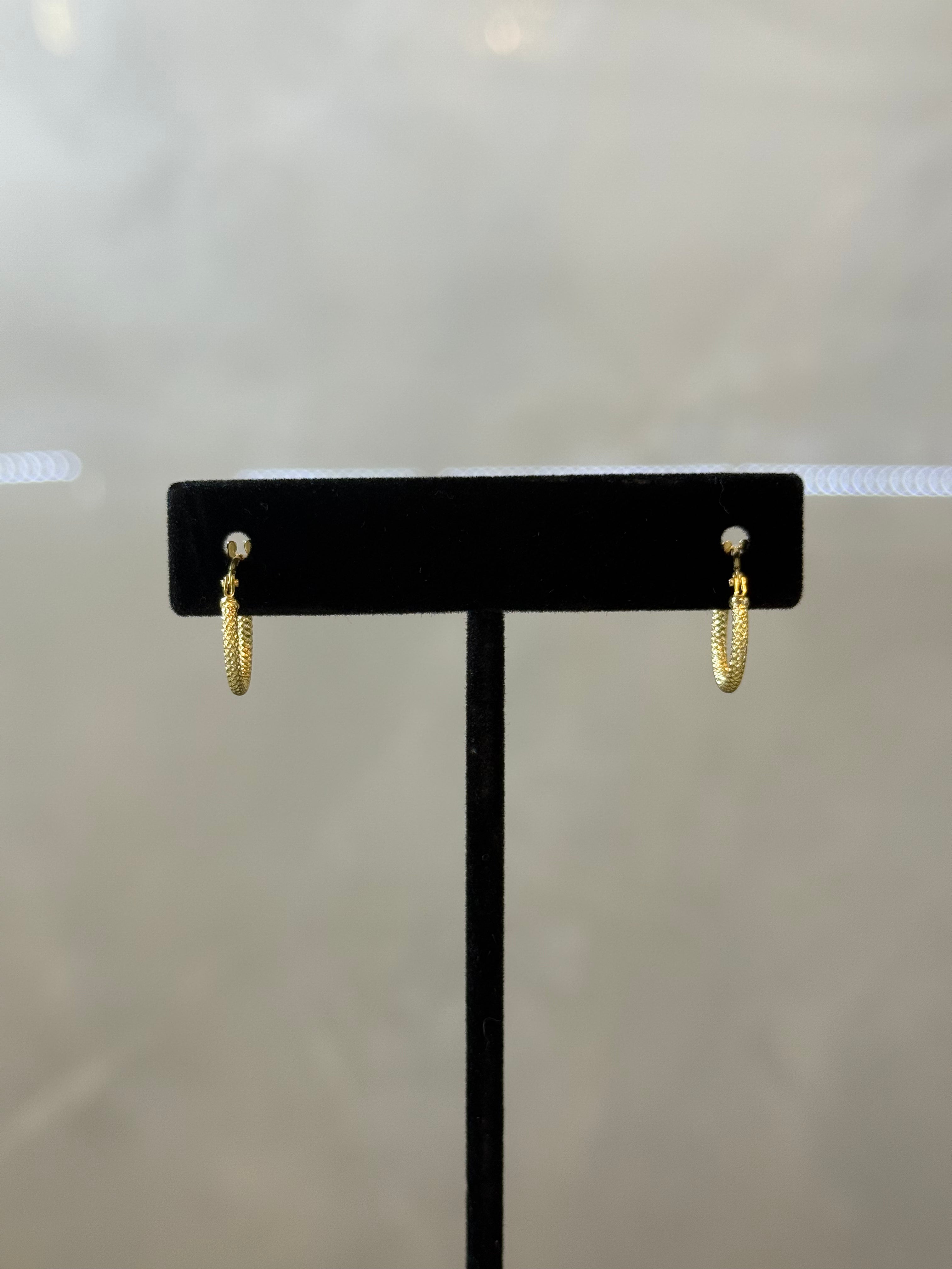 10K small hoop textured