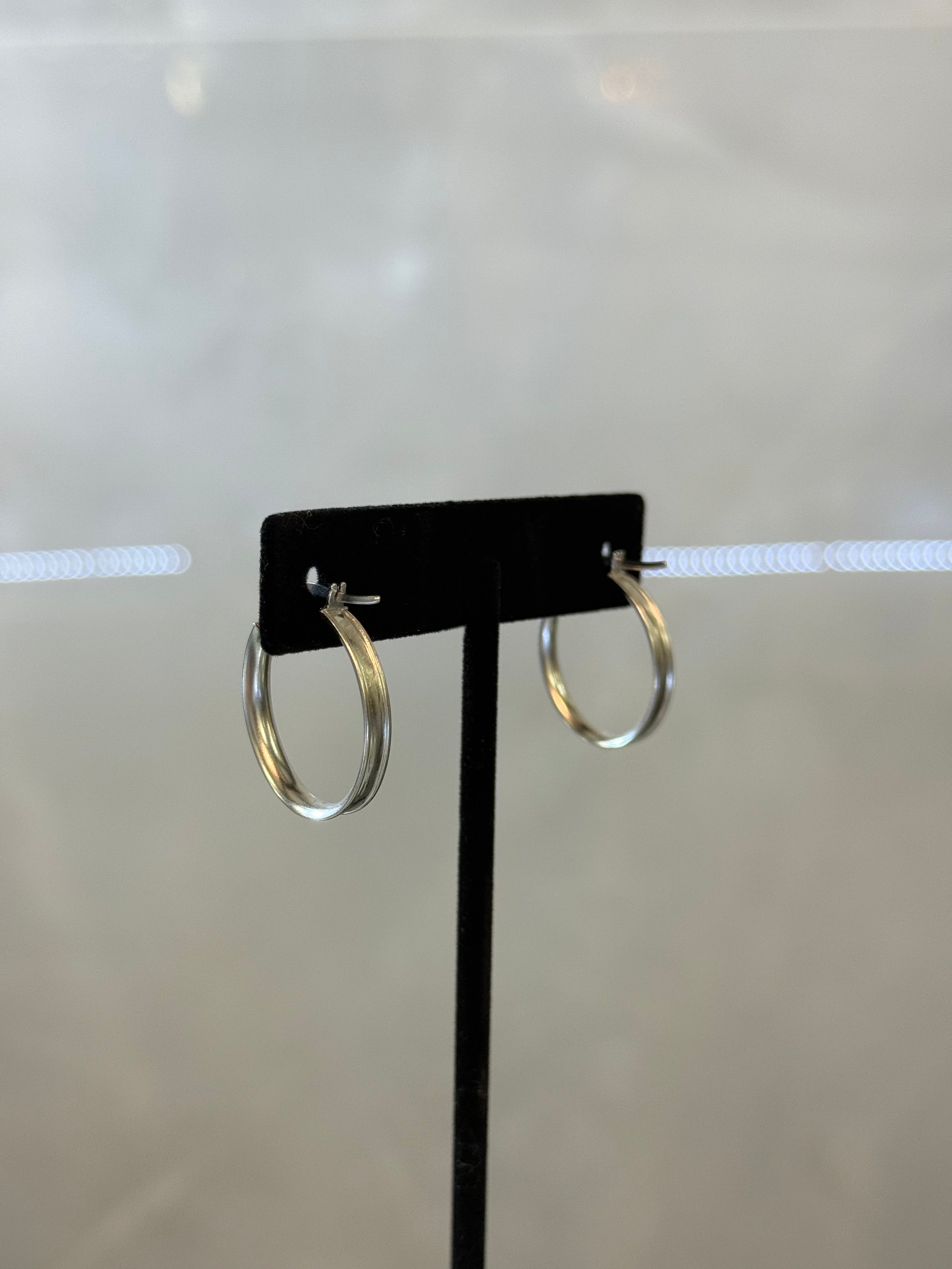 10K White Gold Hoop Earrings