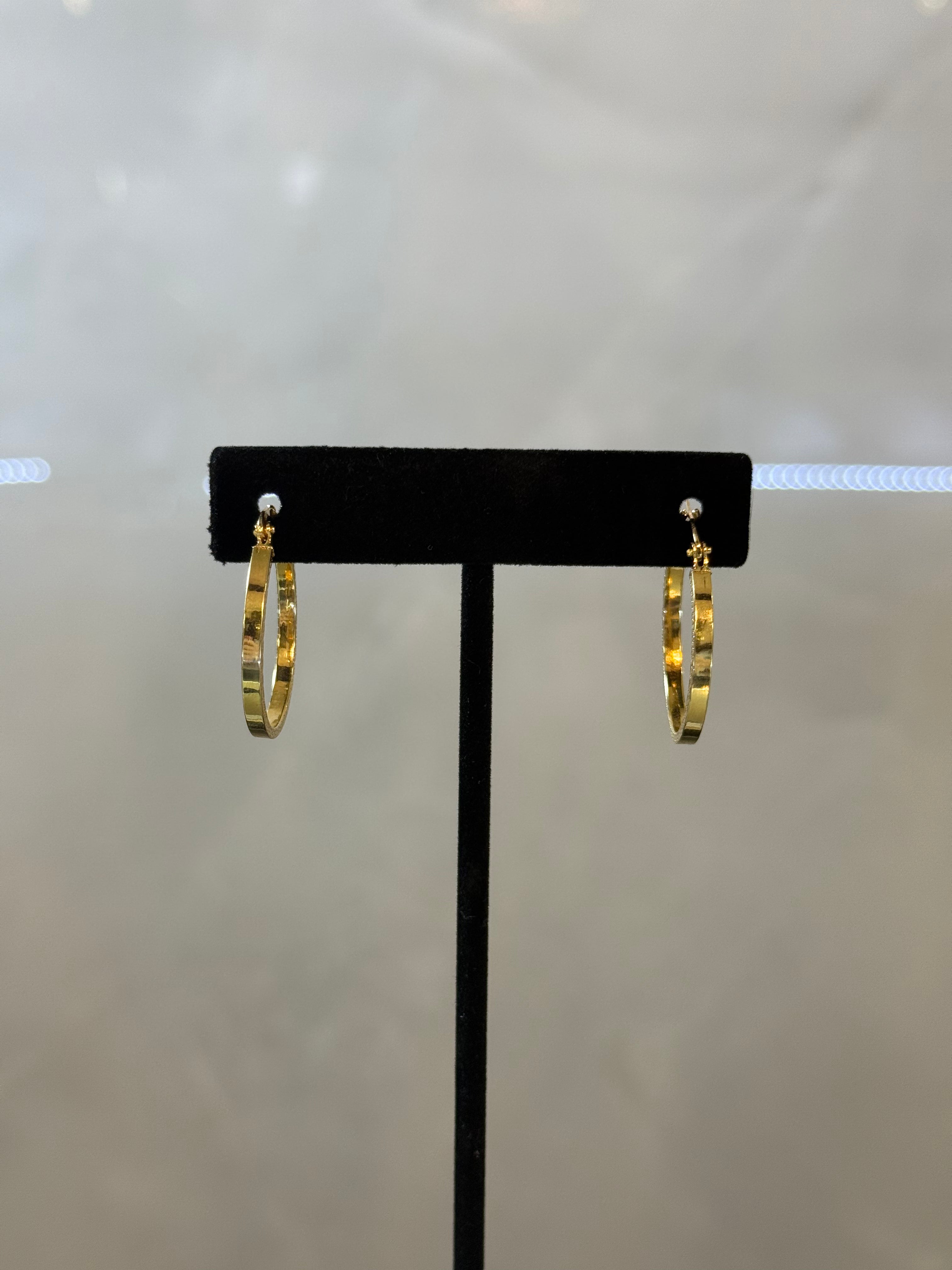 18K Hoop earring with side designs
