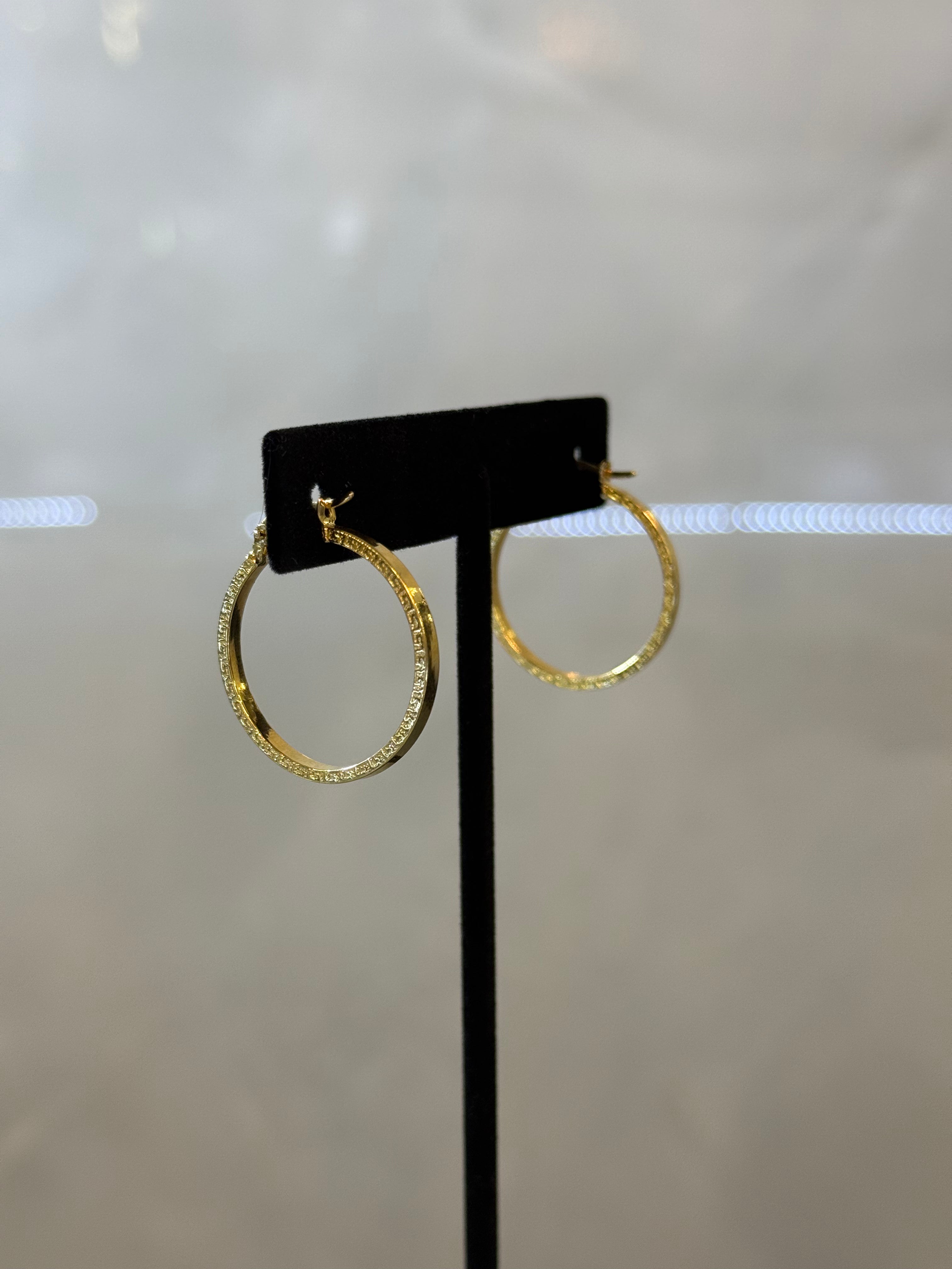 18K Hoop earring with side designs